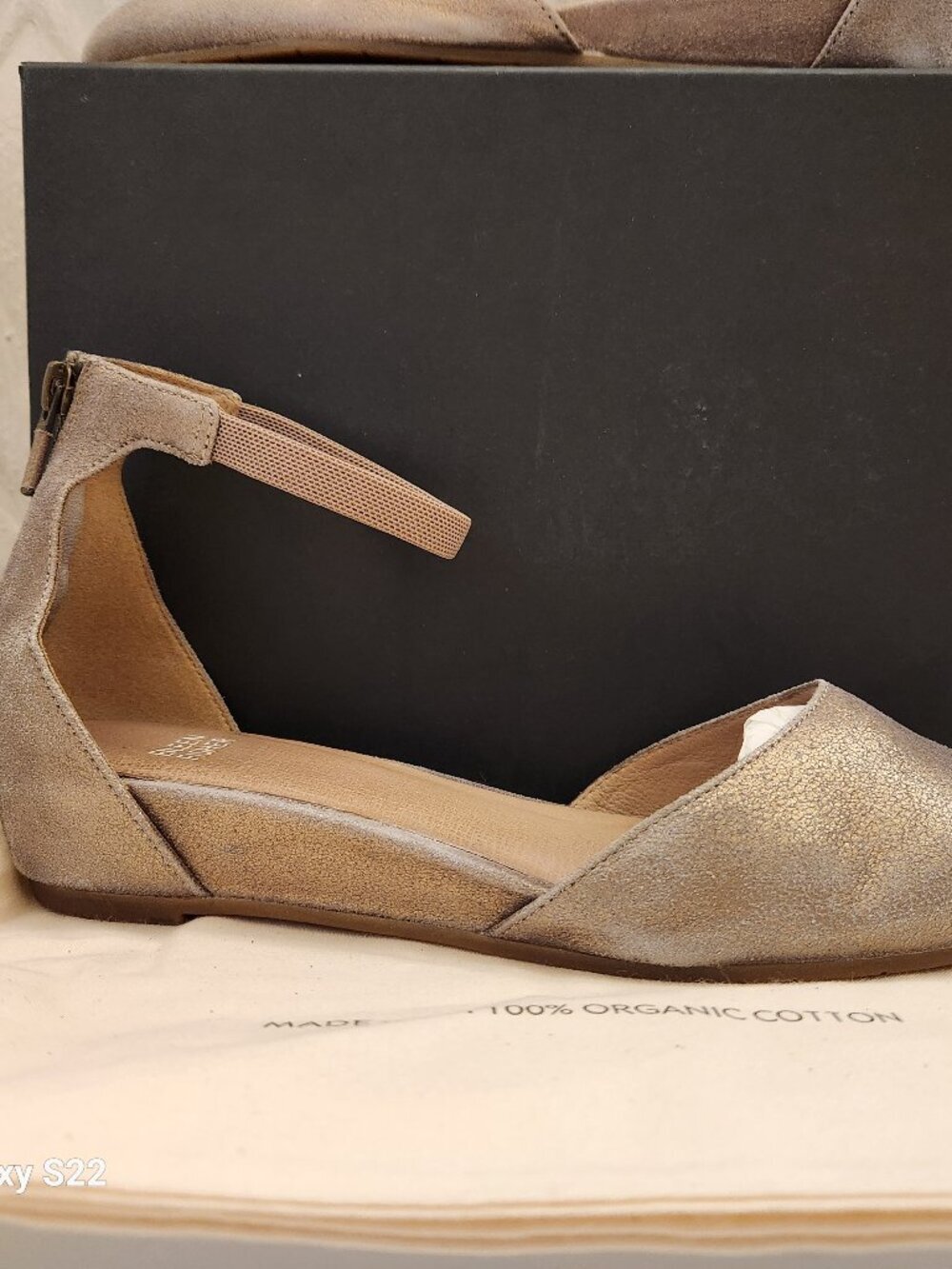 Eillen Fisher Leather Flats. "Ingel Platinum Metallic Suede". NIB. Size 9